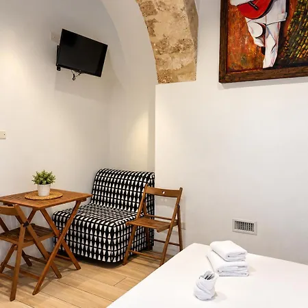 New Red Rooms, Bari