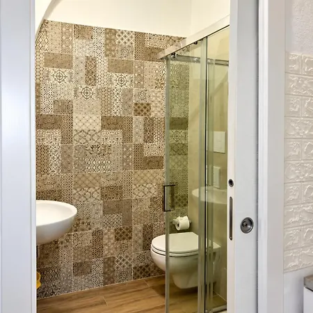New Red Rooms, * Bari
